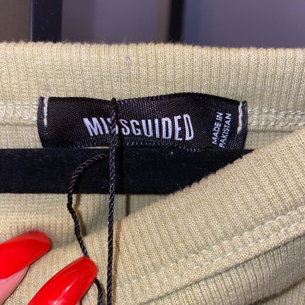 MISSGUIDED Racer Neck Crop Top - Picture 6 of 6